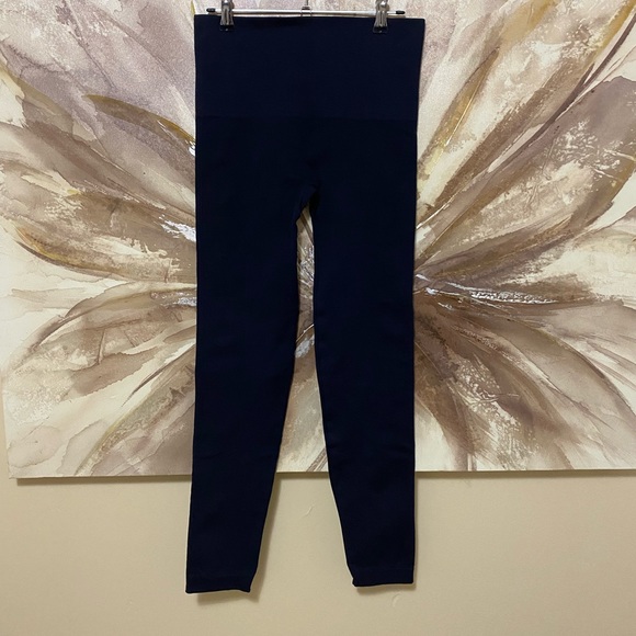 COPY - SPANX Look At Me Now Seamless Legging - Picture 3 of 5